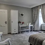 Bed & Breakfast Palac W Badzowie 4*