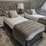 Bed & Breakfast Palac W Badzowie 4*