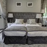 Bed & Breakfast Palac W Badzowie 4*