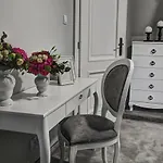 Palac W Badzowie Bed & Breakfast 4*