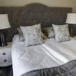 Palac W Badzowie Bed & Breakfast Polkowice