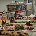 Palac W Badzowie Bed & Breakfast 4*