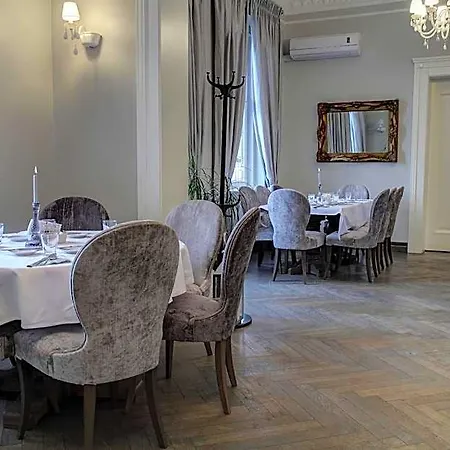 Palac W Badzowie Oda ve Kahvaltı Polkowice