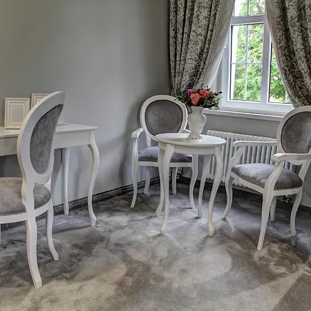 Oda ve Kahvaltı Palac W Badzowie 4*