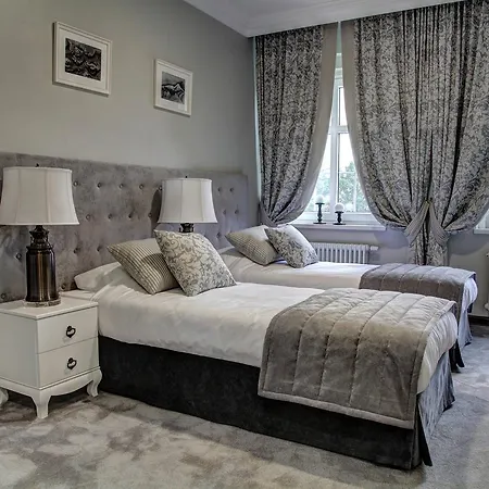 Palac W Badzowie Oda ve Kahvaltı Polkowice