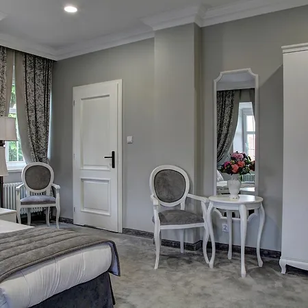 Pałac W Bądzowie Nocleg ze śniadaniem Polkowice