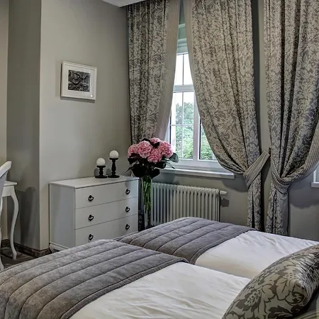 Pałac W Bądzowie Nocleg ze śniadaniem 4*