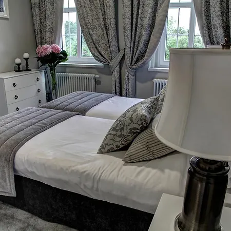 Palac W Badzowie Oda ve Kahvaltı Polkowice