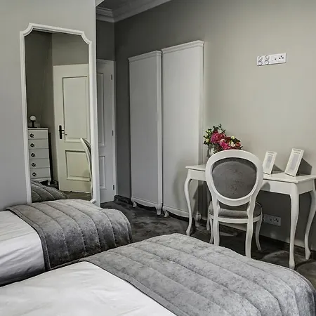 Palac W Badzowie Oda ve Kahvaltı Polkowice