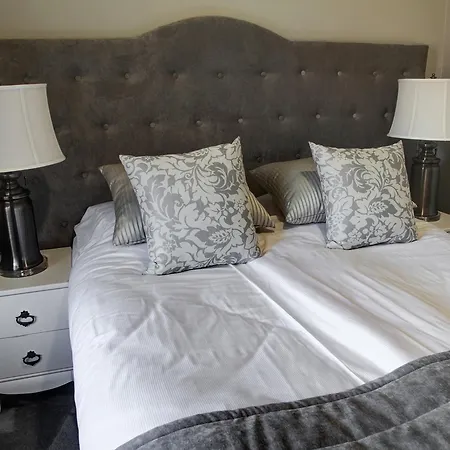 Palac W Badzowie Oda ve Kahvaltı Polkowice