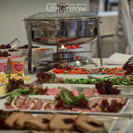 Palac W Badzowie Oda ve Kahvaltı 4*