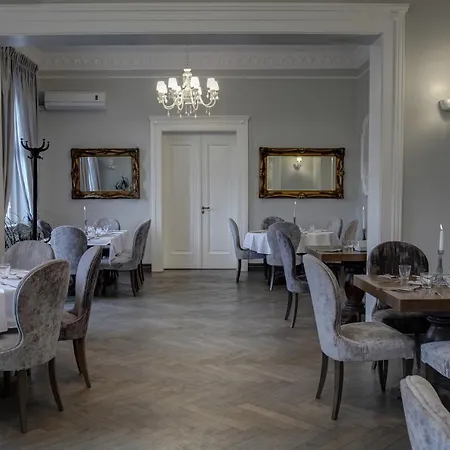 Palac W Badzowie Oda ve Kahvaltı Polkowice