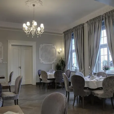 Pałac W Bądzowie 4*