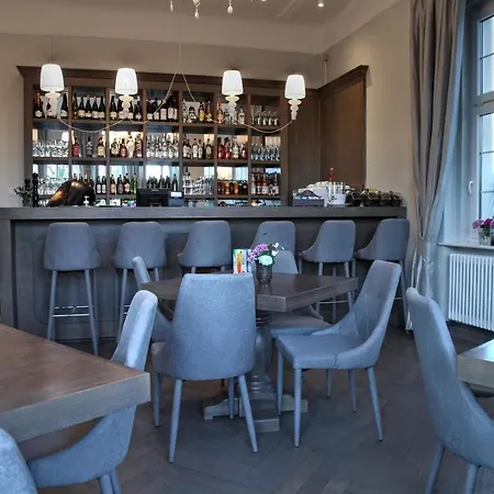 Nocleg ze śniadaniem Pałac W Bądzowie 4*