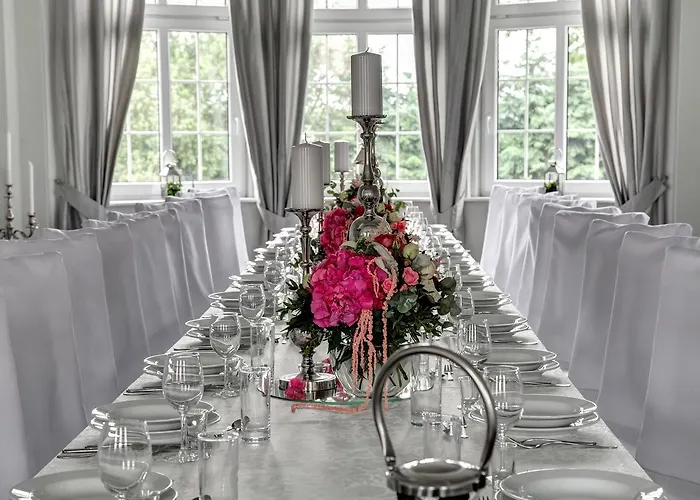 Bed & Breakfast Palac W Badzowie 4*