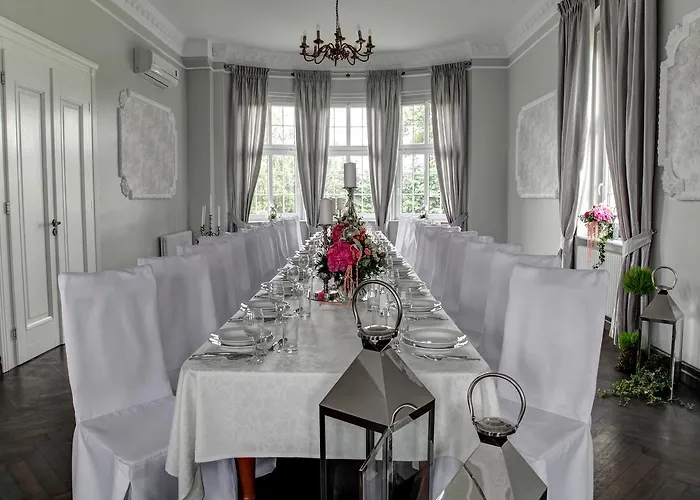 Bed & Breakfast Palac W Badzowie 4*