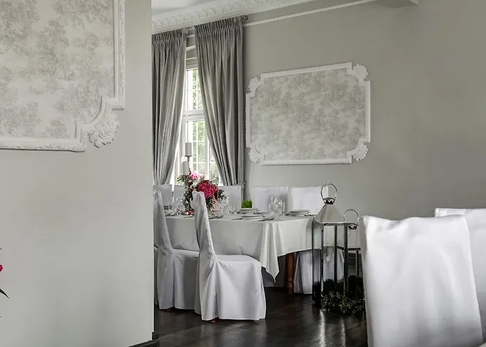 Palac W Badzowie Bed & Breakfast Polkowice