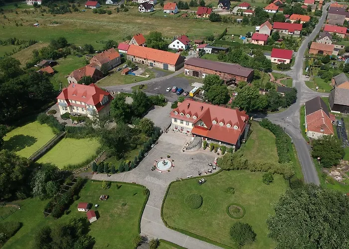 Bed & Breakfast Palac W Badzowie 4*