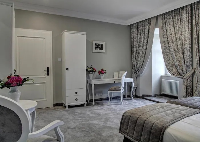 Bed & Breakfast Palac W Badzowie 4*