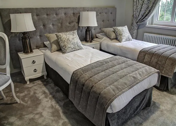 Palac W Badzowie Bed & Breakfast