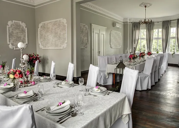 Palac W Badzowie Bed & Breakfast Polkowice