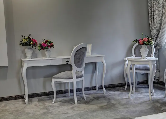 Bed & Breakfast Palac W Badzowie 4*