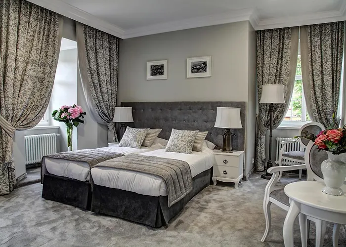 Palac W Badzowie Bed & Breakfast