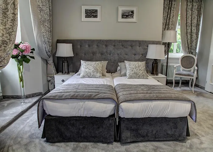 Bed & Breakfast Palac W Badzowie 4*