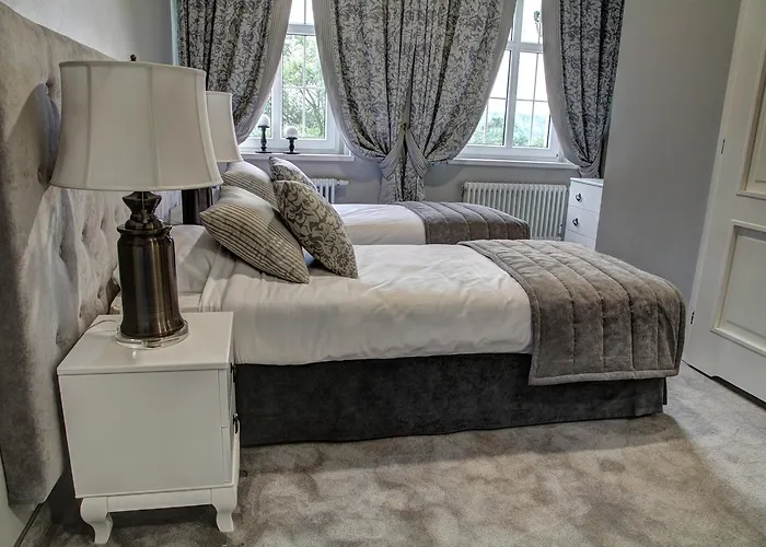 Palac W Badzowie Bed & Breakfast