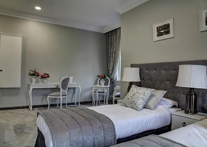 Palac W Badzowie Bed & Breakfast