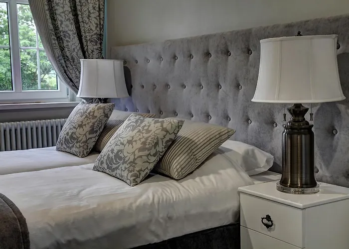 Bed & Breakfast Palac W Badzowie 4*