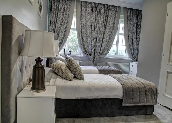 Bed & Breakfast Palac W Badzowie 4*