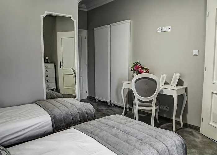 Palac W Badzowie Bed & Breakfast Polkowice