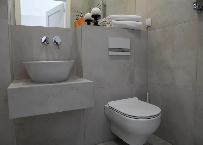 Palac W Badzowie Bed & Breakfast 4*