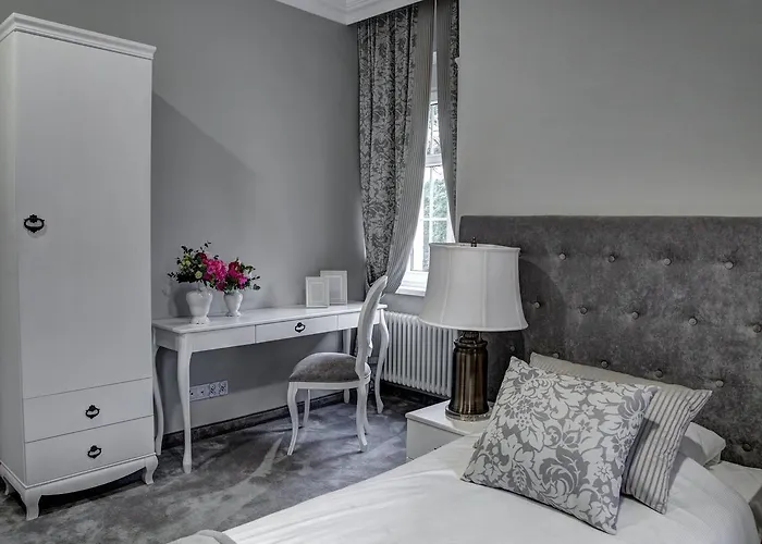 Palac W Badzowie Bed & Breakfast Polkowice