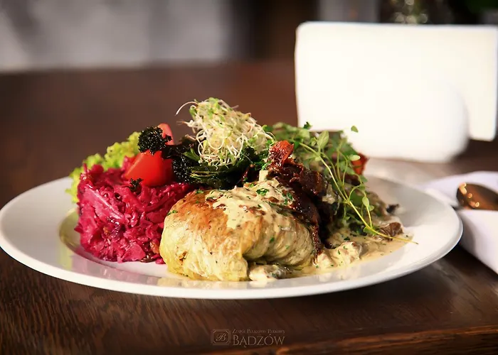 Palac W Badzowie Bed & Breakfast 4*